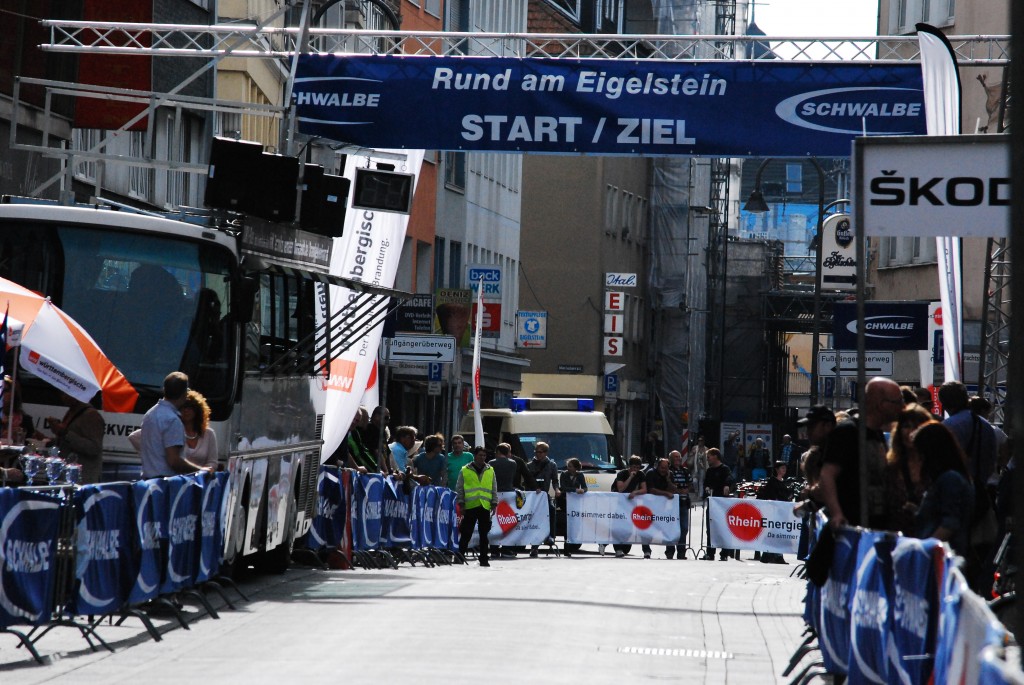 Die Strecke: Ein Rundkurs über 35 x 2 Kilometer durch die Kölner Innenstadt. Start und Ziel am Eigelstein, einer der ältesten Kölner Straßen.